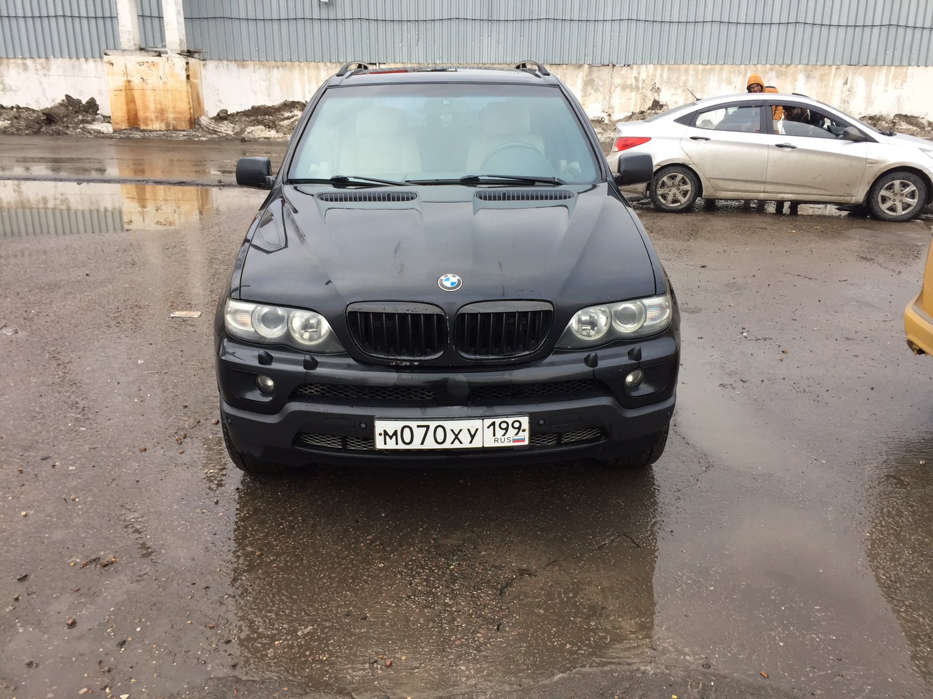 Решетка е53. BMW e53 ноздри. Черные ноздри на БМВ х5 е53. Ноздри БМВ х5 е53 дорестайлинг. BMW x5 e53 ноздри.