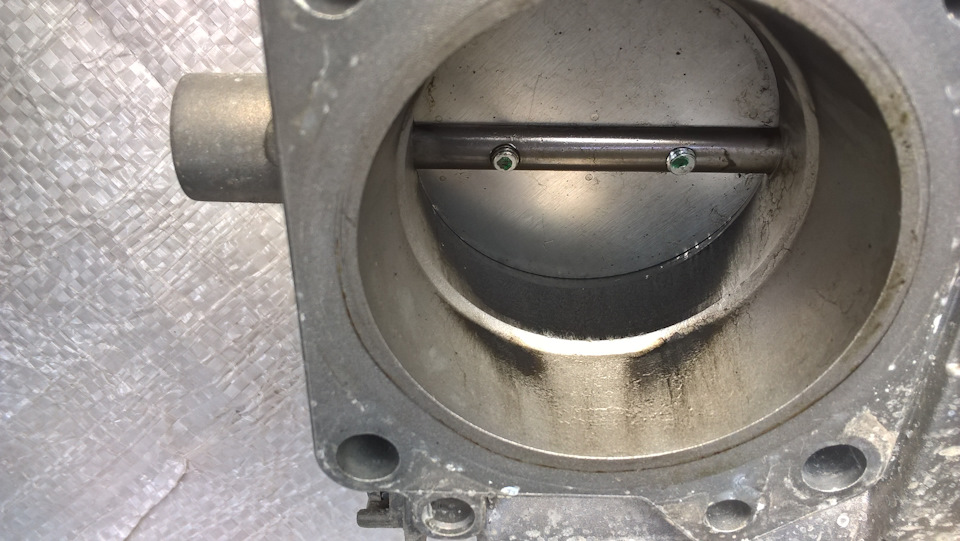 очистка дроссельной заслонки — Volkswagen Polo Sedan, 1,6 л, 2012 года ...