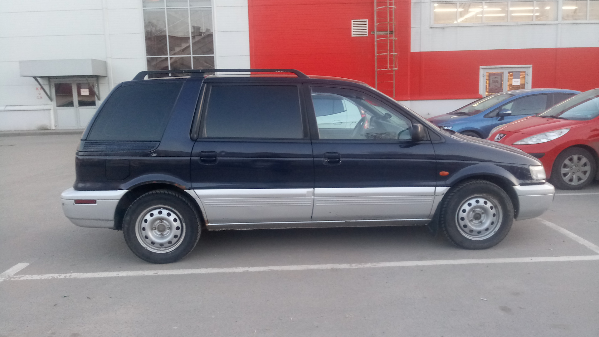 Mitsubishi Space Wagon (3G) 2.0 бензиновый 2000 | Синий Вагон на DRIVE2