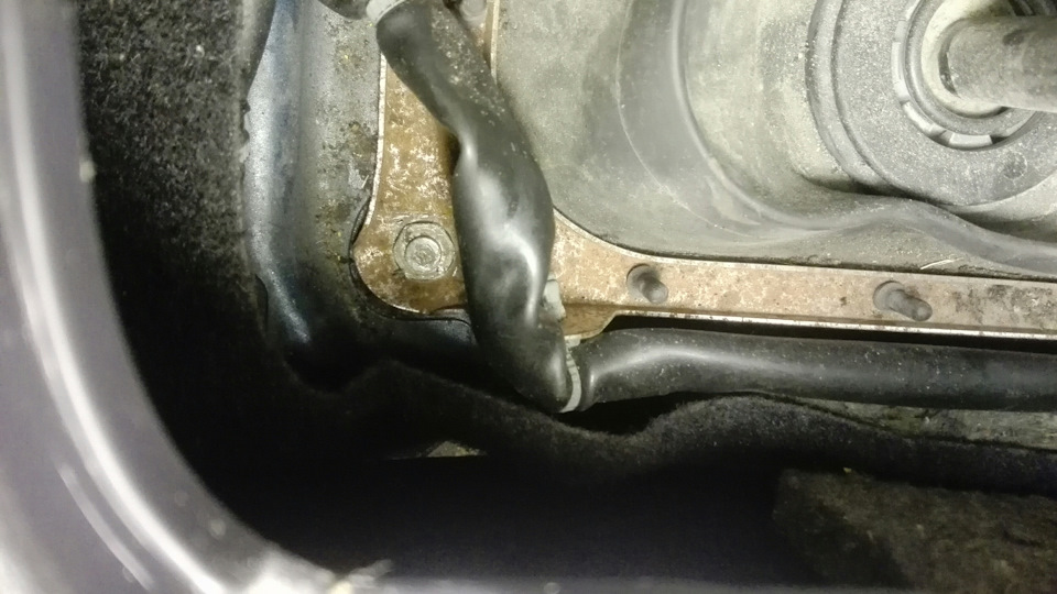Опора кулисы — Nissan Almera II (N16), 1,5 л, 2002 года | своими руками ...