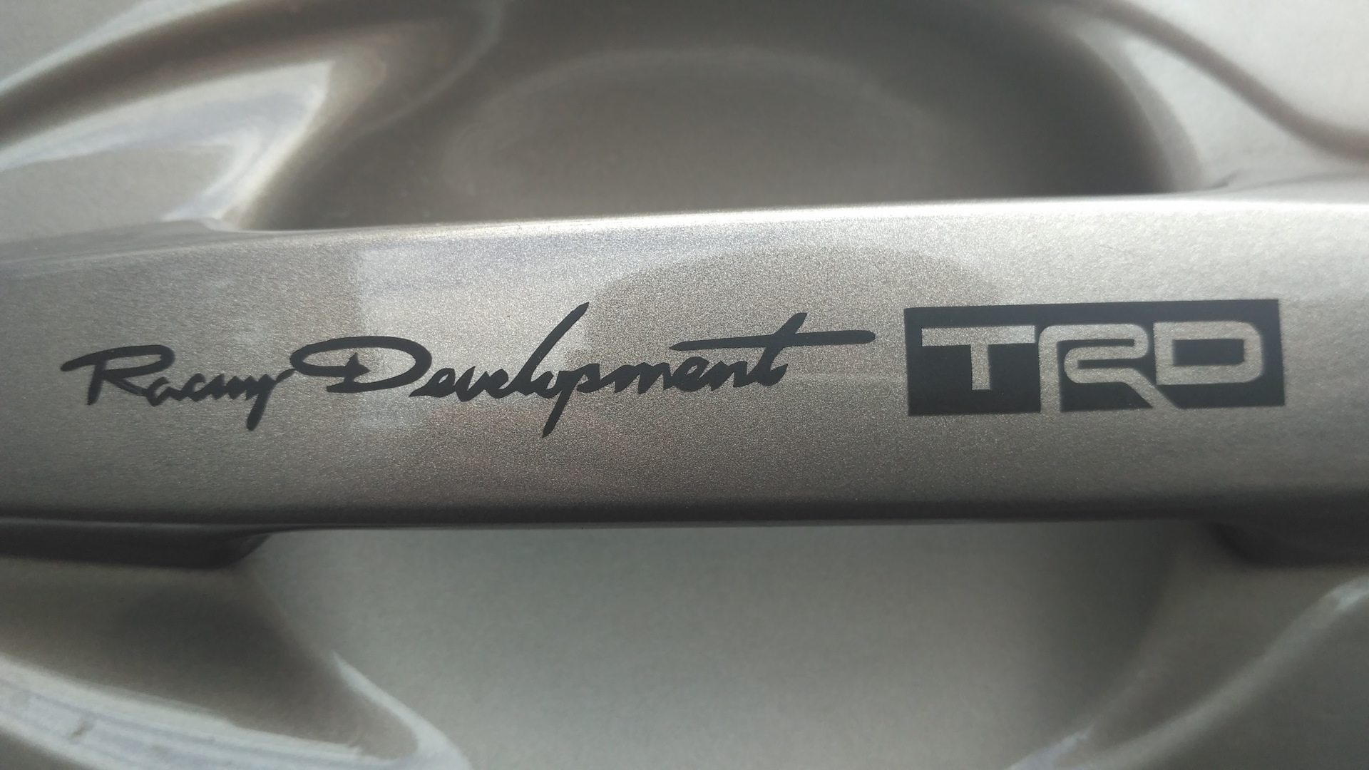 Наклейки на ручки дверей — Toyota Avensis II, 2 л, 2007 года | стайлинг ...