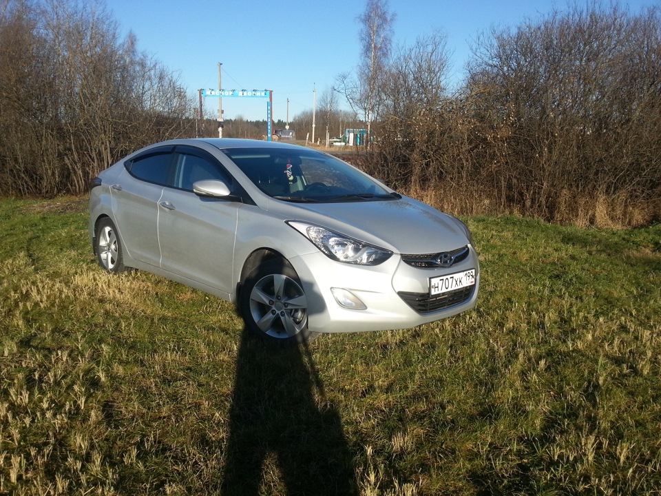 Hyundai avito. Хендай Элантра 5 серебристая. Хендай Элантра серебристая 2012. Хендай Элантра серебристый металлик 2009. Серебристая Элантра 2013 серебристая.