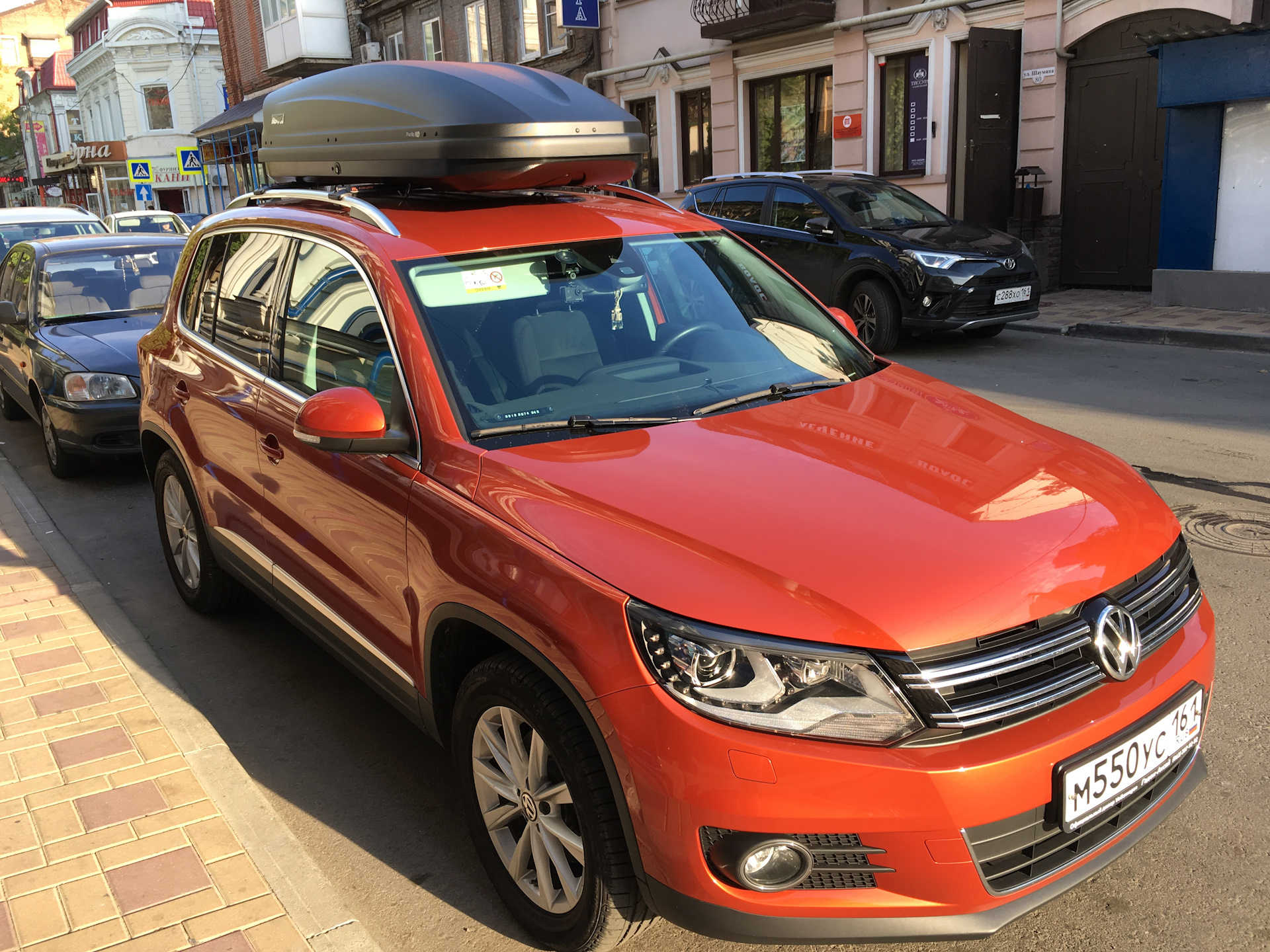 VW Tiguan Orange