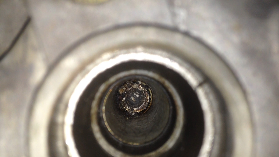 Обломалась свеча защигания — Nissan Tiida (1G), 1,6 л, 2010 года ...