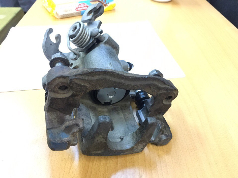 6 109. задний суппорт шевроле круз 1. суппорт тормозной форд транзит 2. тормозной суппорт шевроле лачетти. задний суппорт фольксваген т4 лукас рено.