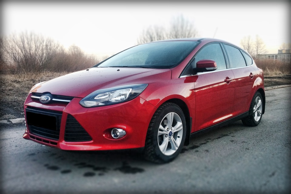 Ford Focus 3 седан красный 2012