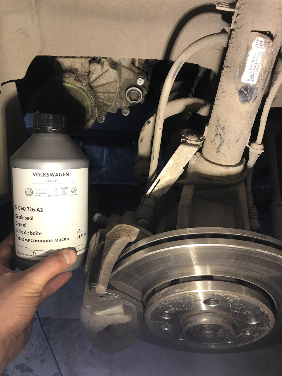 6 механика лукойл. Масло мкпп поло 2000. 6 масло мкпп. Масло в коробку гольф 3. Масло в коробку гольф 3 1.