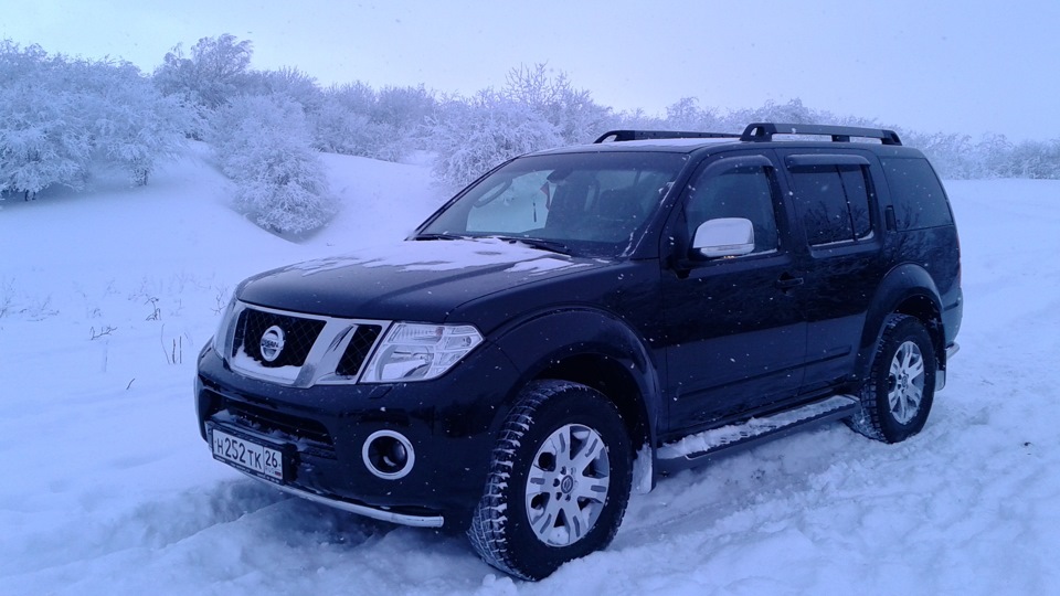 Nissan Pathfinder r51 в снегу