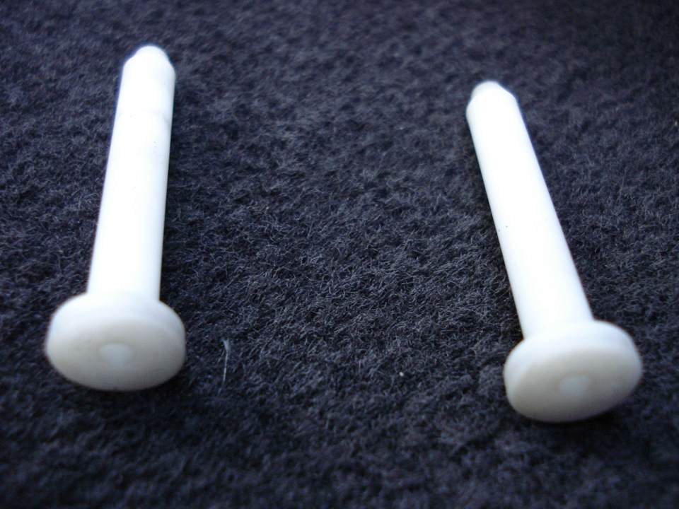 Меняем местами концевики подсветки бардачка и ручника или решение