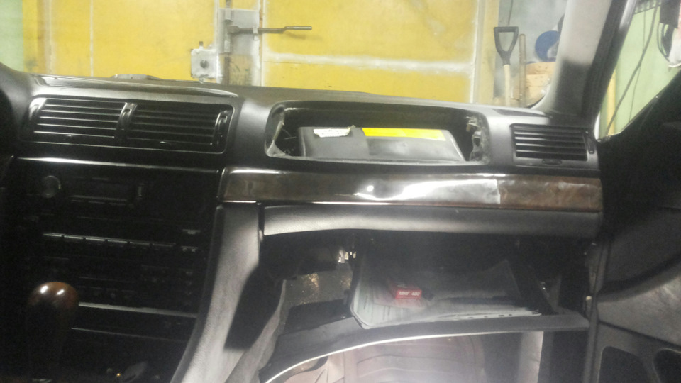 Photo from the logbook BMW 7 series (E38)