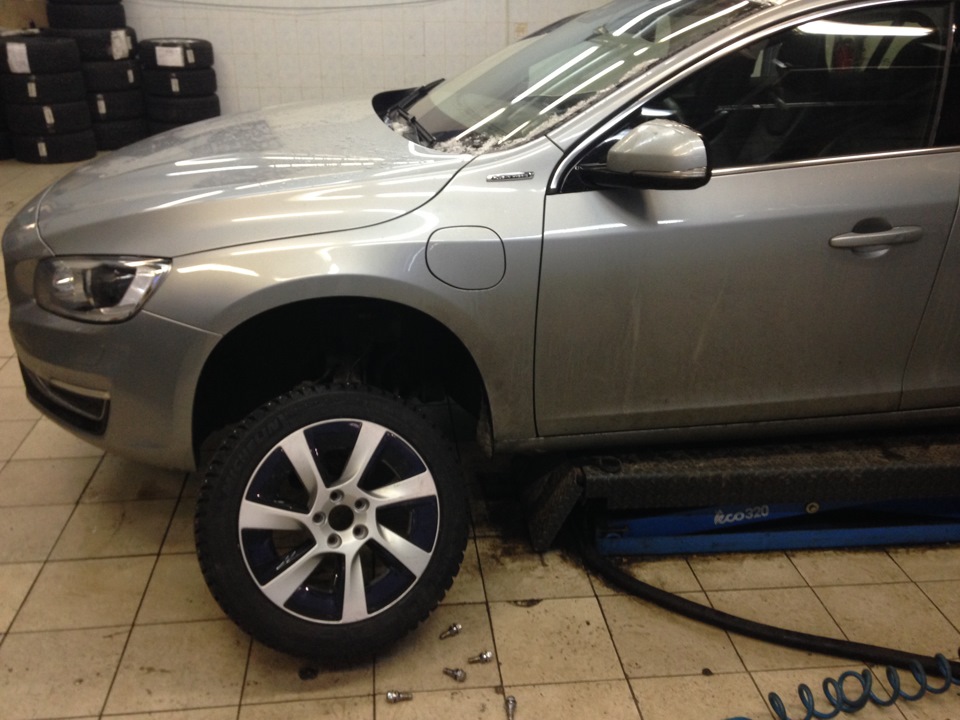 Зима зимушка — Volvo V60 (1G), 2,5 л, 2014 года | шины | DRIVE2