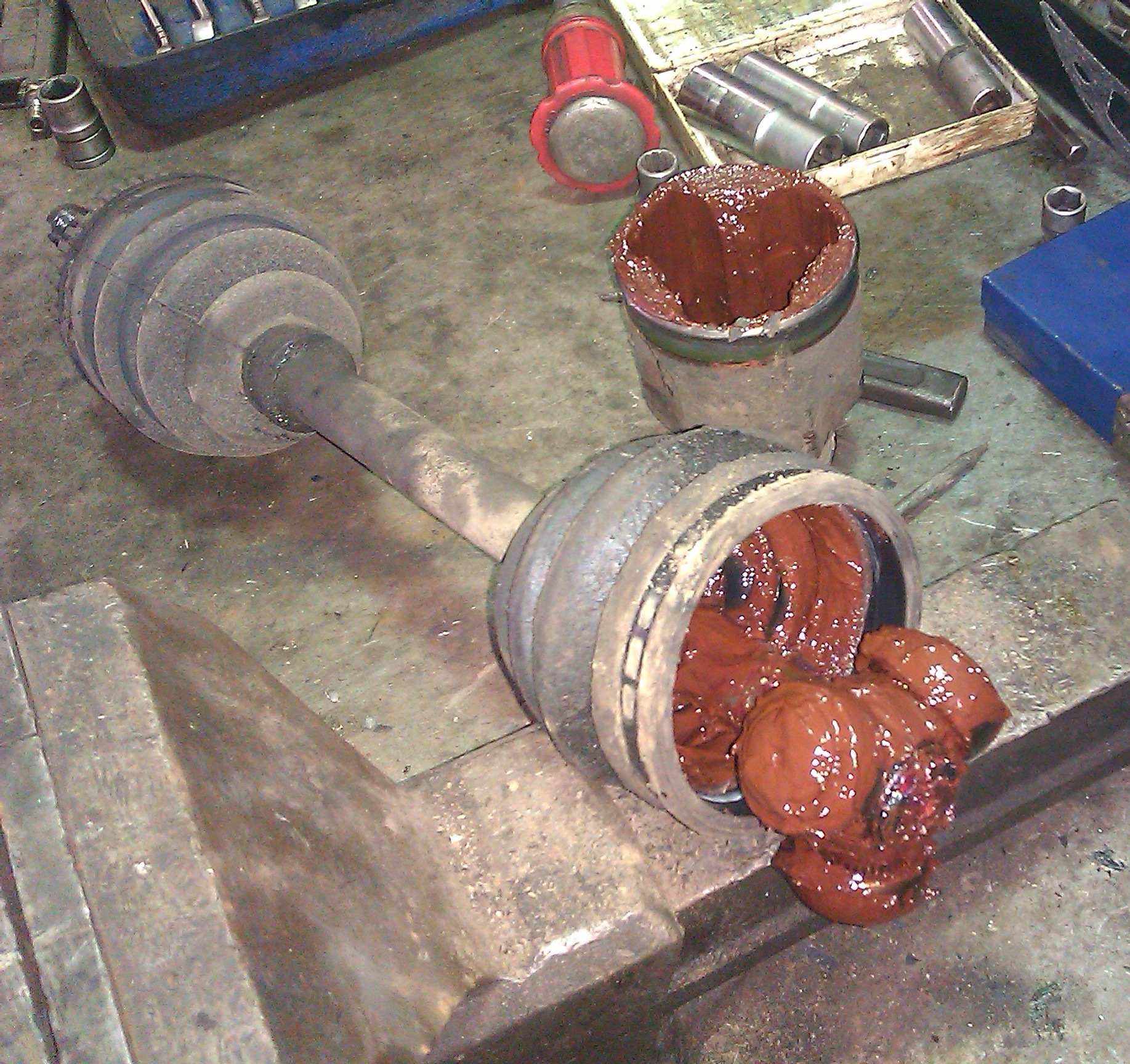 Шрус работа. Граната кобальт на шевроле. Гомокинетический шарнир. Вильчато дисковый шрус. 2.