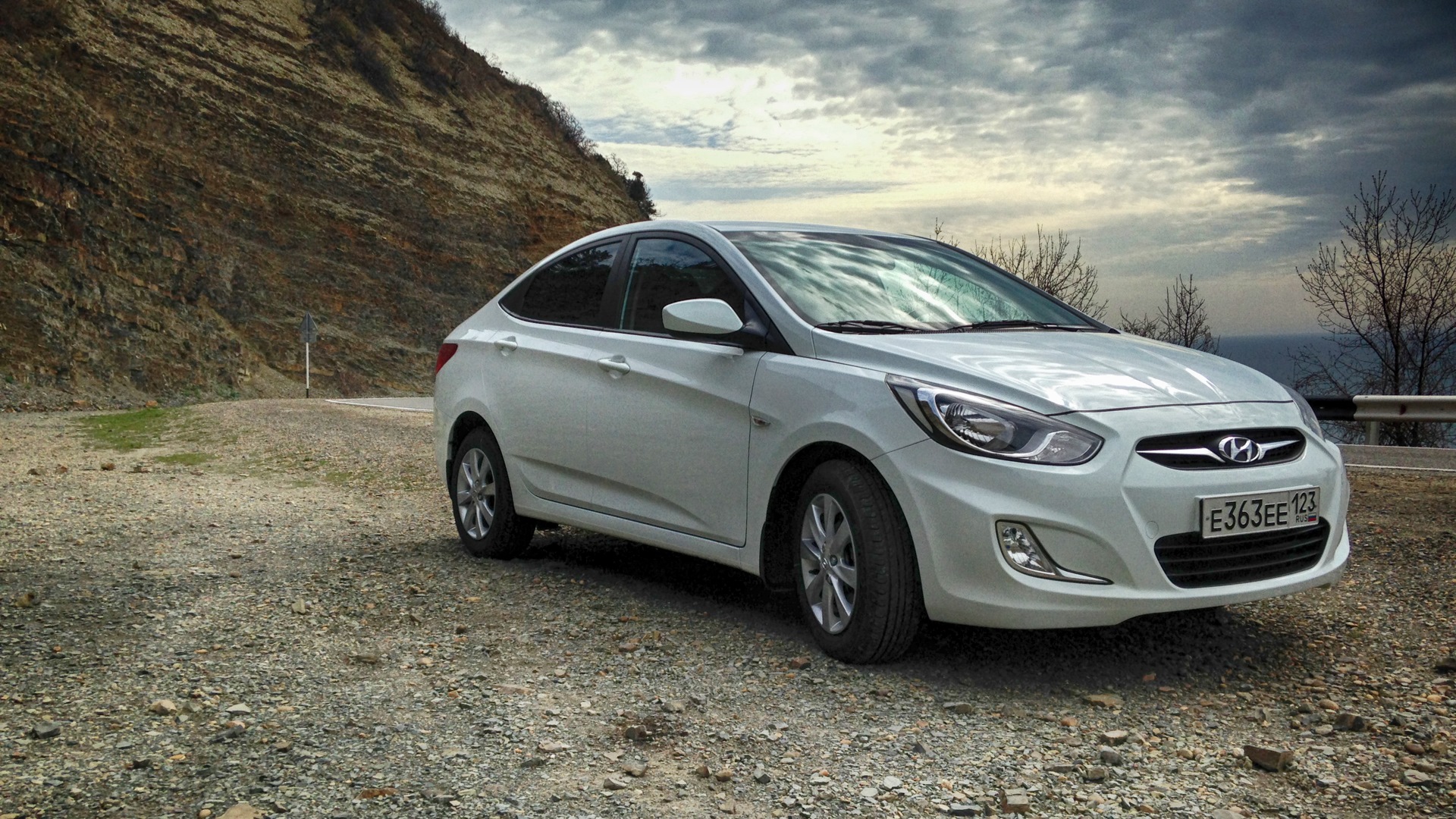 Hyundai Solaris 2013. Хендай Солярис 2013 седан. Хендай Солярис 2013 белый седан. Hyundai Solaris i 2013.