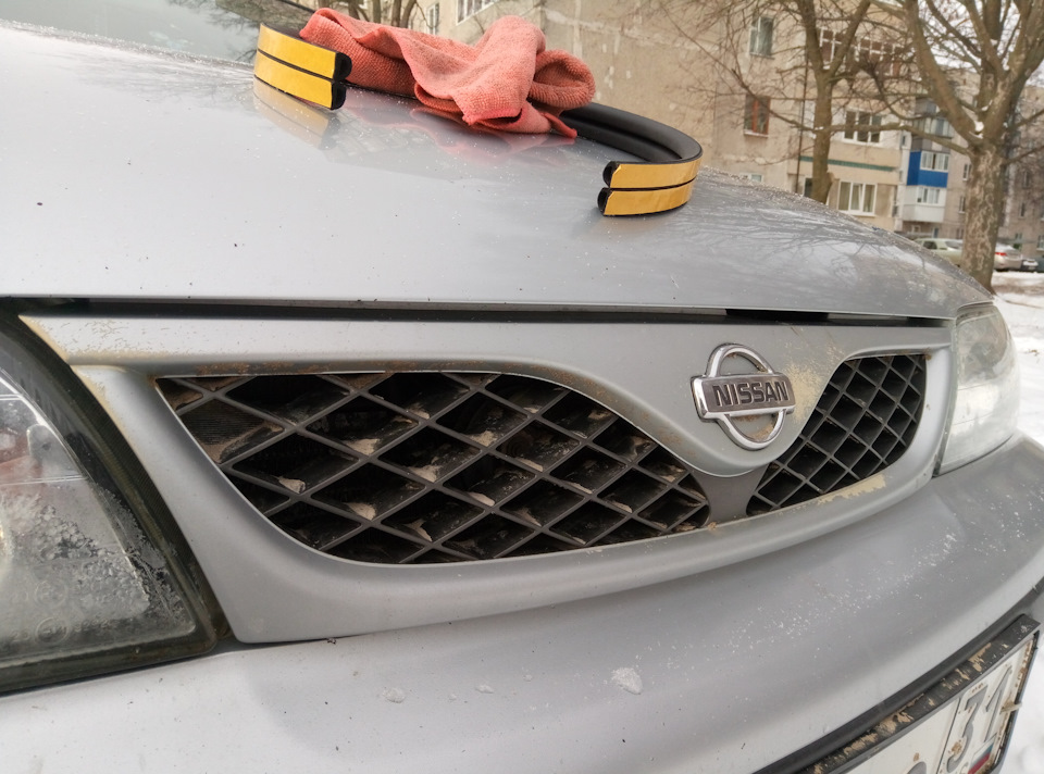 Антигрязевой уплотнитель под капот (часть 1) — Nissan Almera I (N15), 1 ...