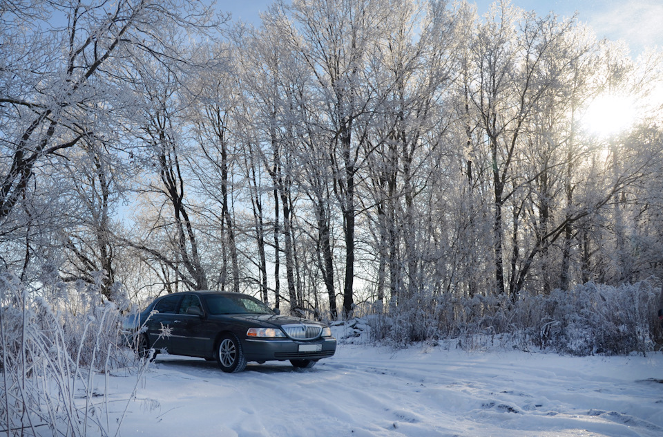 Дорога неплохая, но только по сухой погоде… или зимой) — Lincoln Town Car III