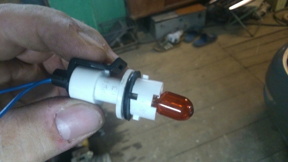 Лампа поворотника nissan almera g15. Патрон поворотника ниссан. Лампочки поворотника ниссан альмера классик. Лампа поворотника nissan almera g15. Лампа поворотника nissan almera g15.