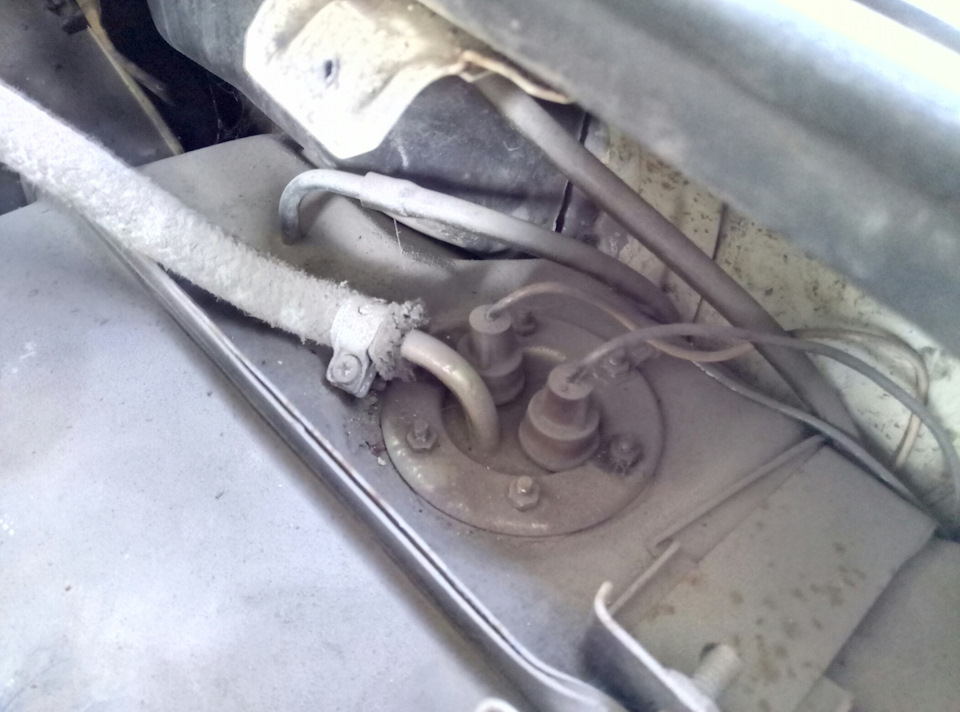 Как заменить датчик уровня топлива ВАЗ 2106 — Lada 21063, 1,3 л, 1984 ...