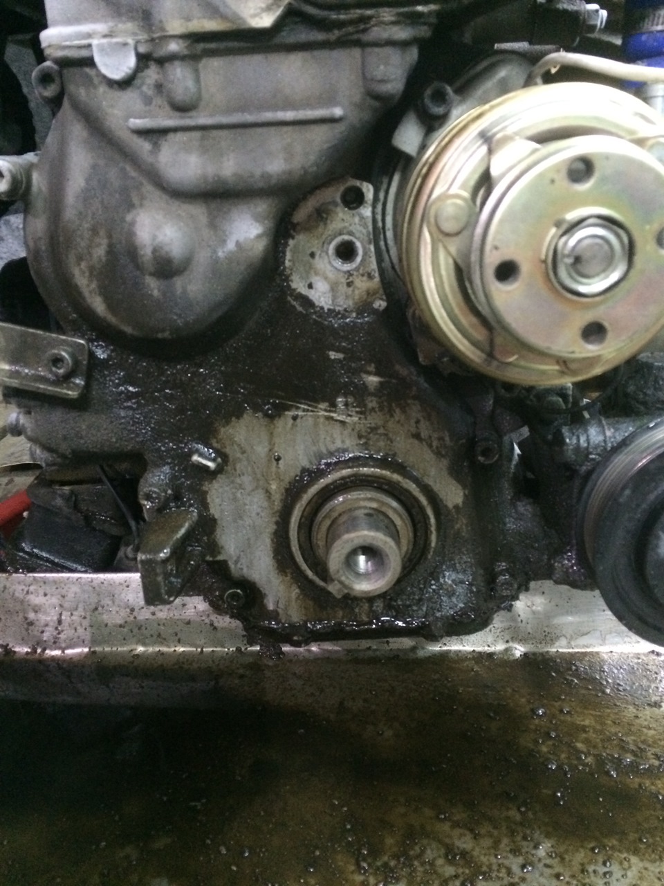 Не люблю когда двигатель в масле и сопливит! — ГАЗ Соболь, 2,7 л, 2009 ...