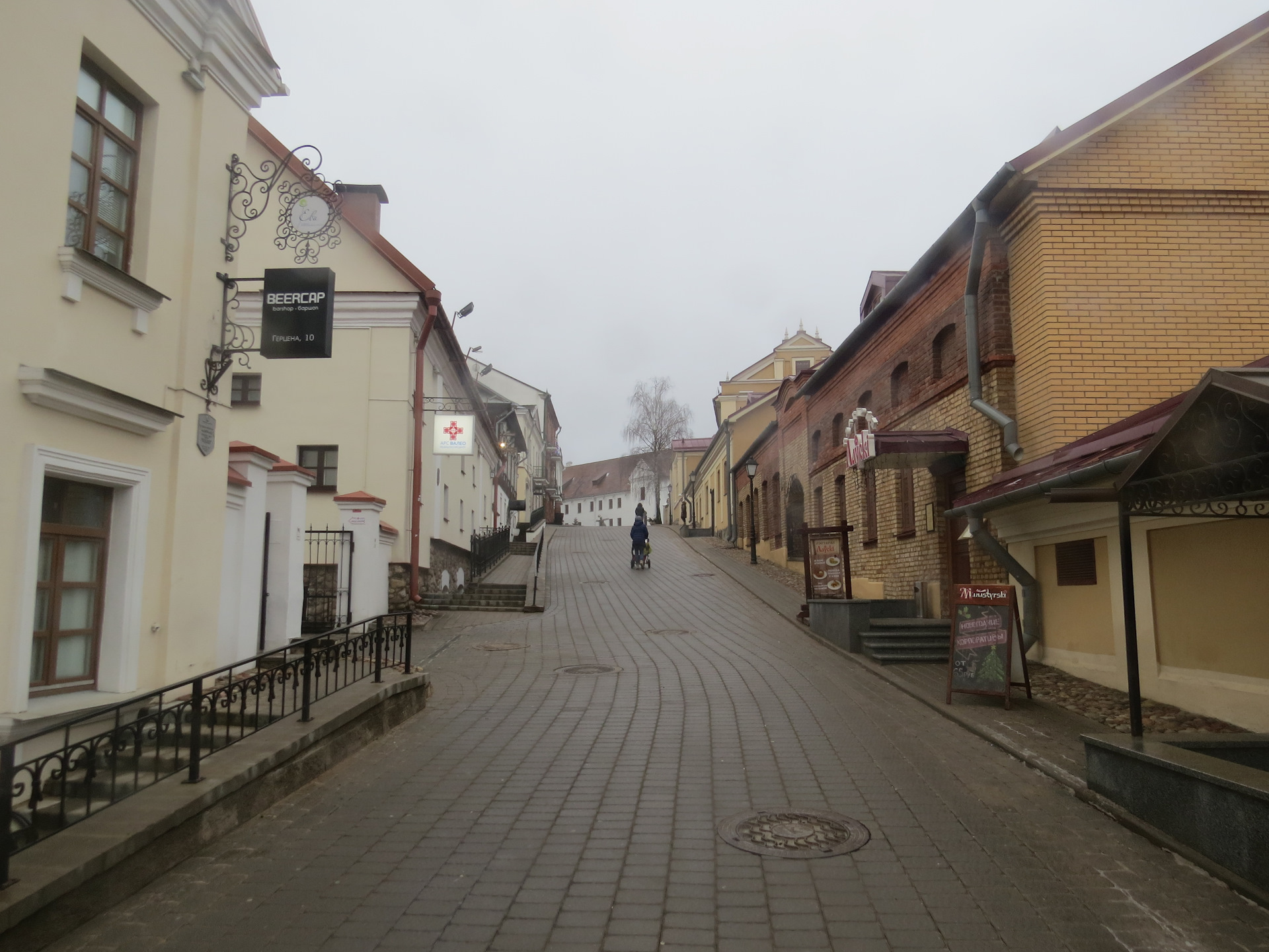 Улицы минска. Минск улица Герцена. Минск старый город. Минск улочки.