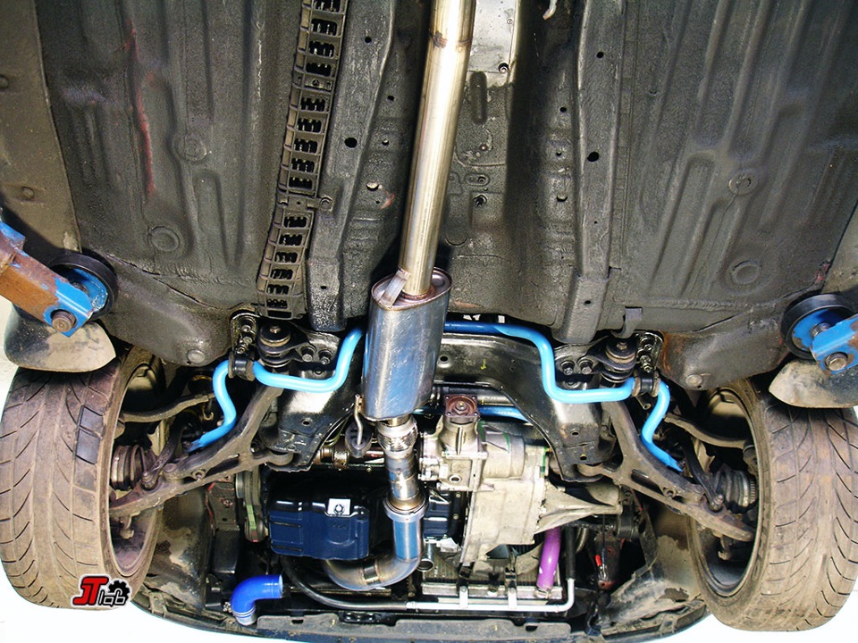 Honda civic 6 днище. Passat b6 днрще. 6 снизу 4. Гольф 2 выхлопная система снизу. Honda accord 6 снизу.