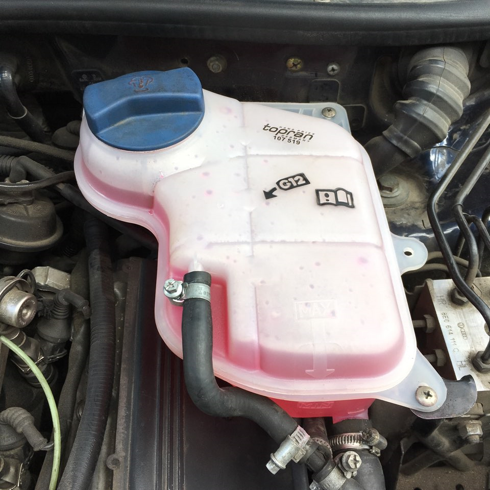 Замена расширительного бачка и вентилятора охлаждения — Audi A6 (C5), 2 ...