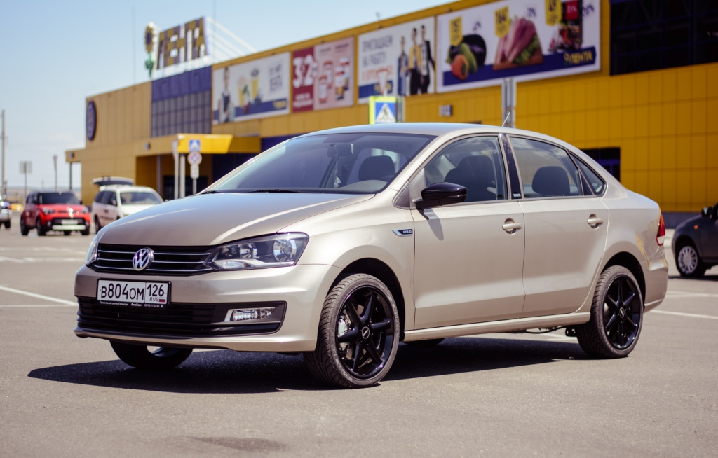 Volkswagen Polo седан черный диски