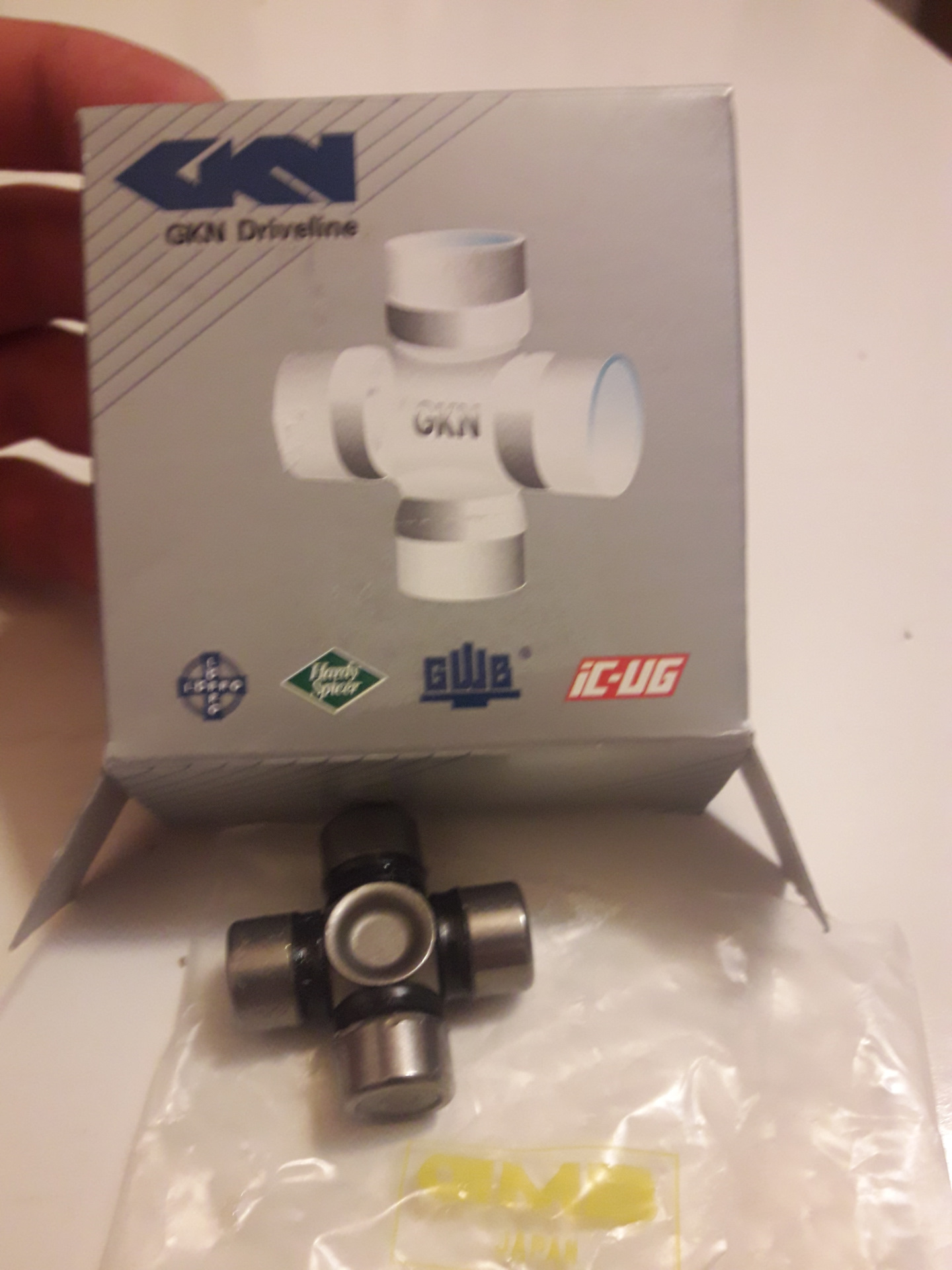 Крестовина е39. GKN u122. U122 крестовина. GKN-LOEBRO u166 крестовина.