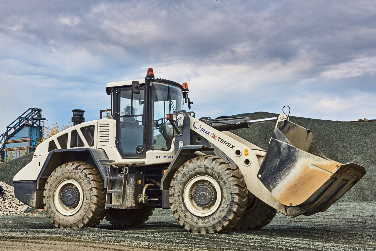 Погрузчики крыма. Терекс ТЛ 150. Погрузчик Terex TL 150. Погрузчик фронтальный терокс 150. Фронтальный погрузчик tl155 UMG.