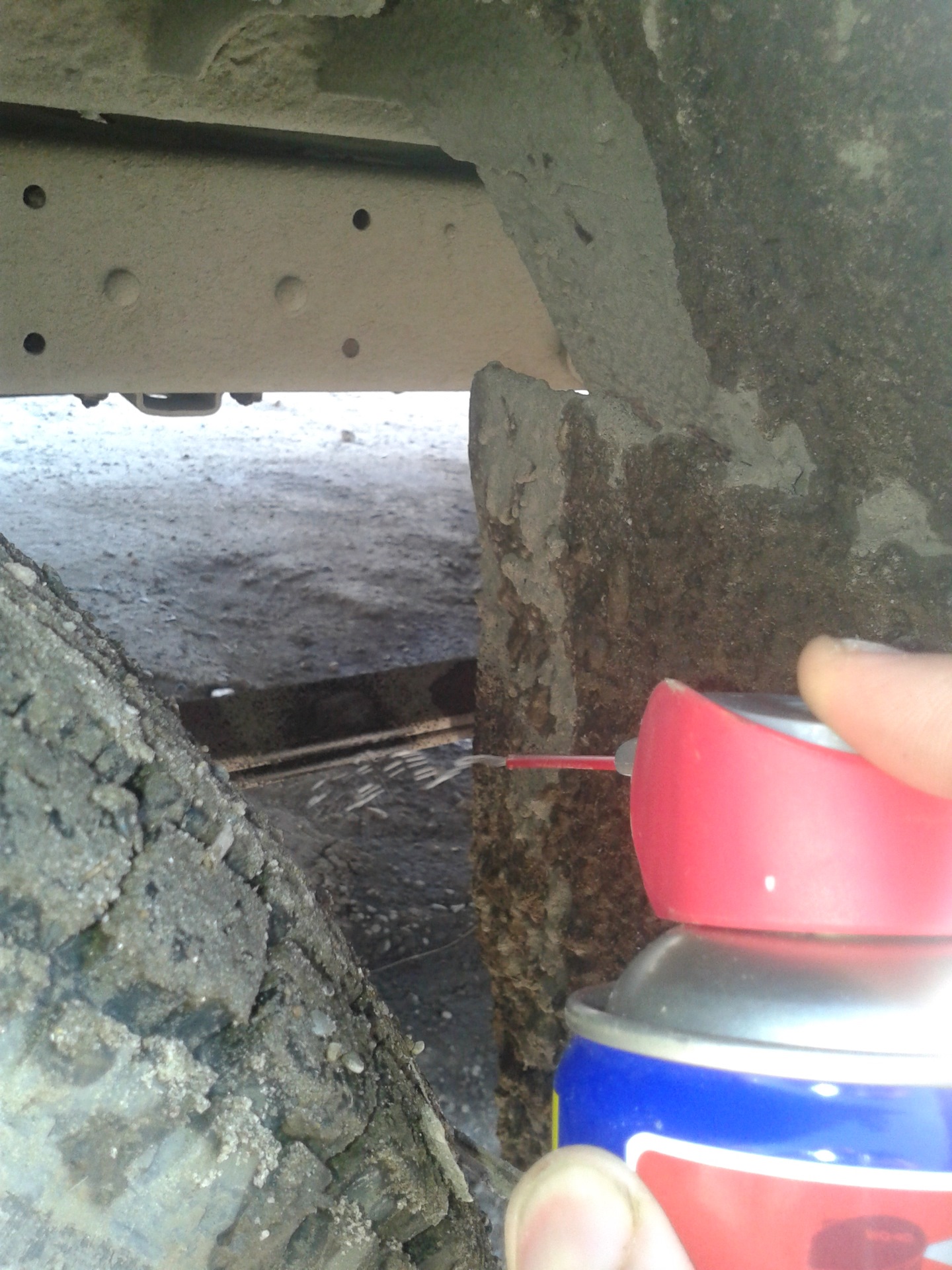 Резинки на рессоры газель некст чтобы не гремели. Скрипит газель. Противоскрипы рессор газель. Крепление передней рессоры газель 2705. Подрессорники газель на уаз 3303.