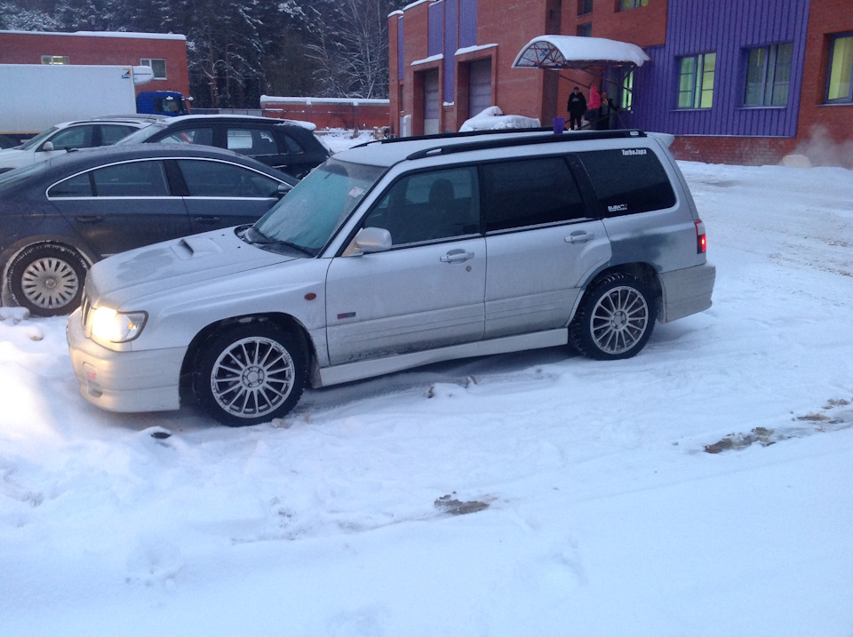Новое лобовое, молдинги и пистоны — Subaru Forester (SF), 2 л, 2001 ...