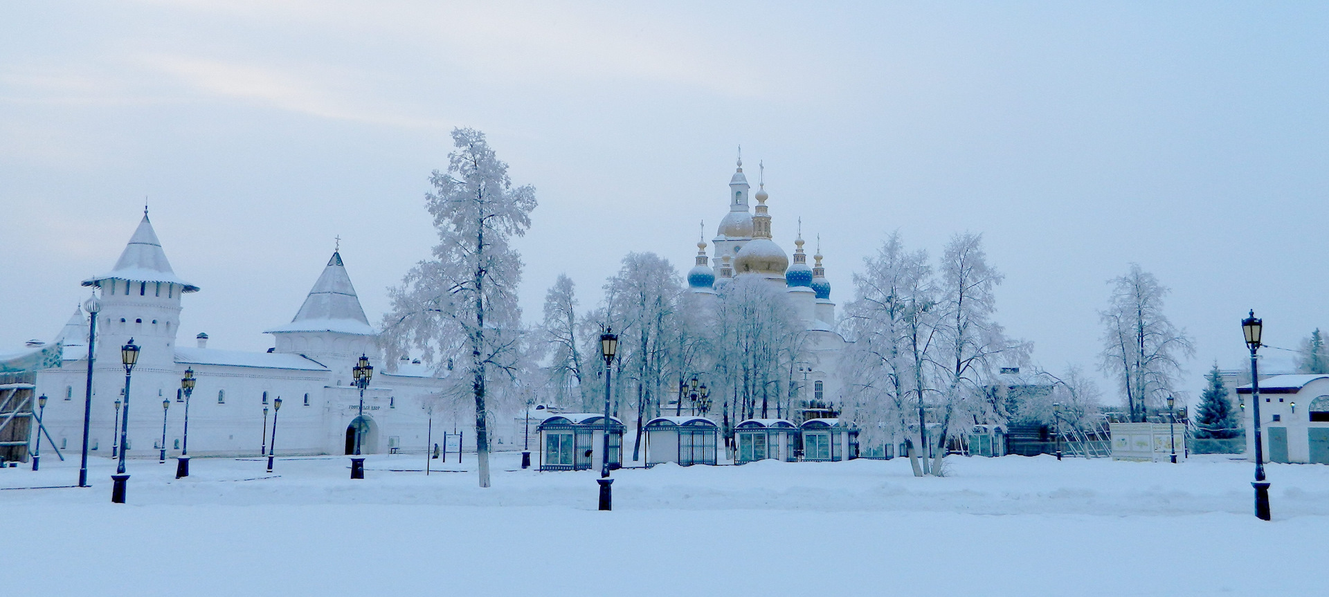 Завтра тобольск. Красная площадь Тобольск. Тобольск Кремль зима 2021. Кремль красная площадь Тобольск. Красная площадь Тобольск новогодний Тобольск.