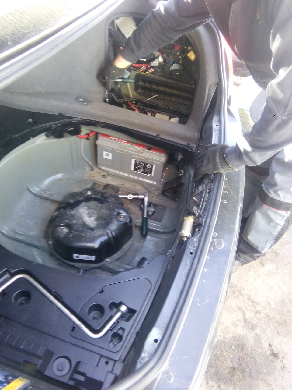 Zamena Akkumulyatora Bmw 7 Series 4 4 L 2005 Goda Na Drive2