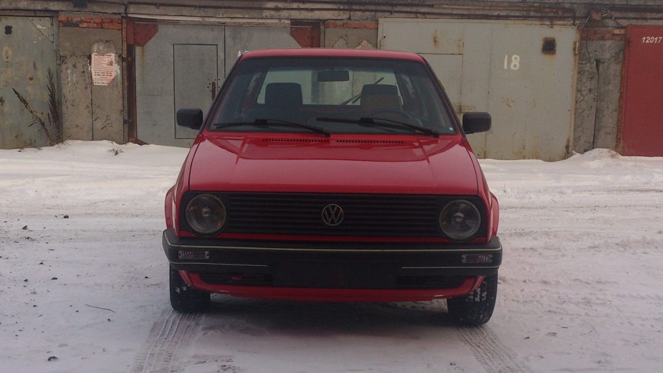 Volkswagen Golf красный