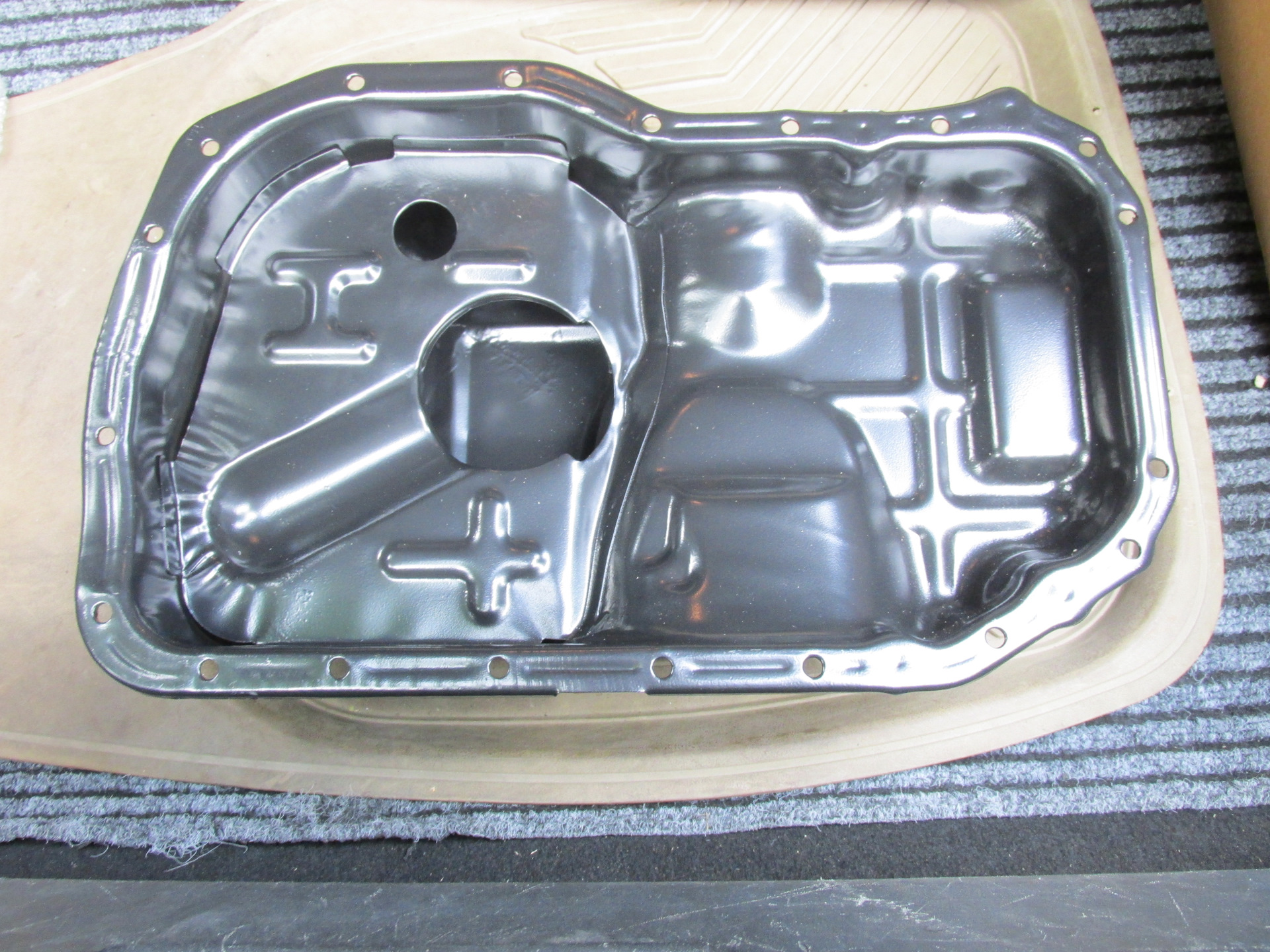 4. Масляный поддон chery 2. Поддон чери тигго. Поддон чери тигго т11 1. Чери тигго 4 поддон двигателя.