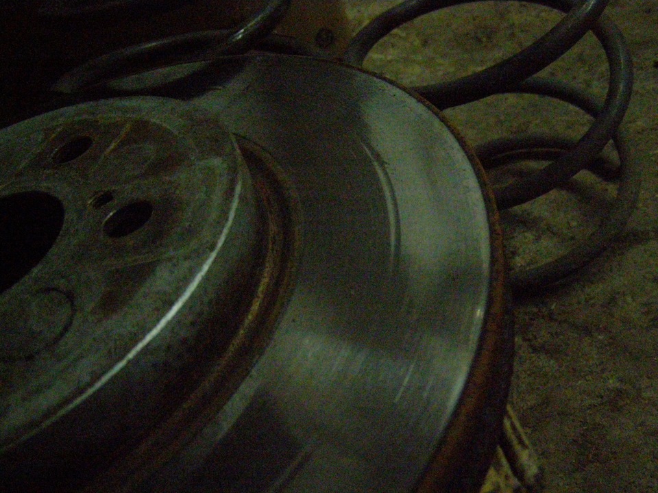 Dead groove brake discs  notches