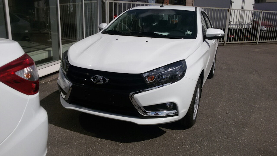 Lada Vesta Белая УМКа