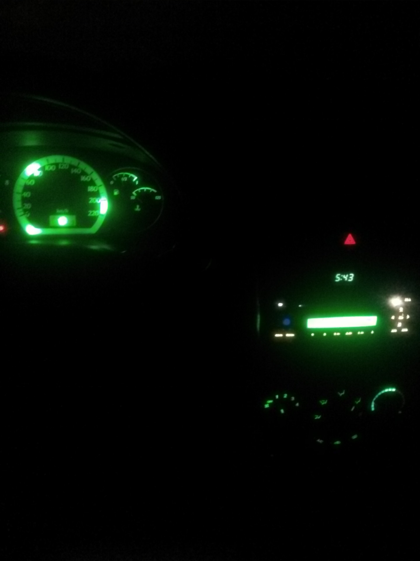 Ваз 2170 пересвет салона. Боевой лазерный комплекс «пересвет». Герб города пересвет. Т3 лампочки зеленые в консоли. Зеленый пересвет.