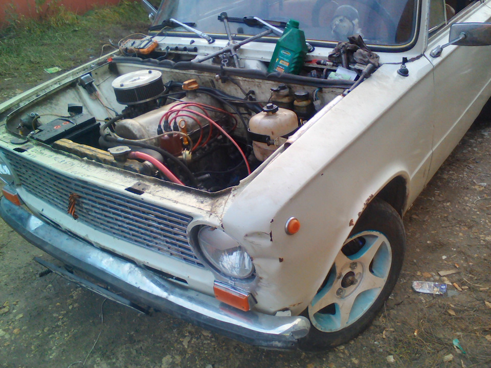 Завожу первый раз, не крутит стартер, мертвый АКБ, сонарик. — Lada ...