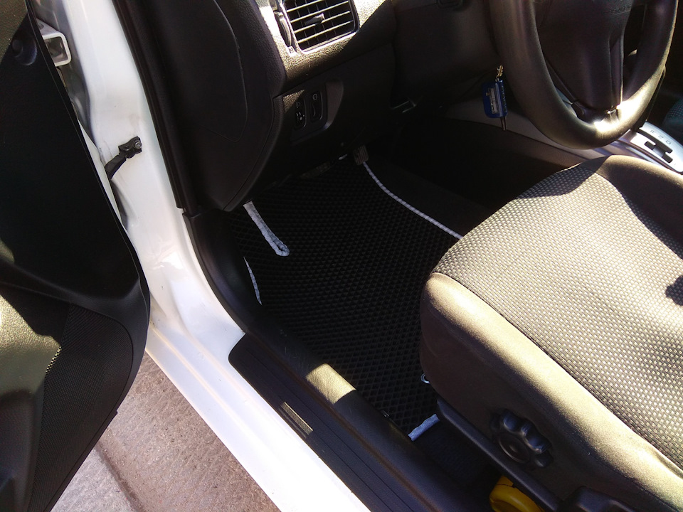 Новые коврики в салон — Mitsubishi Lancer IX, 1,6 л, 2007 года ...