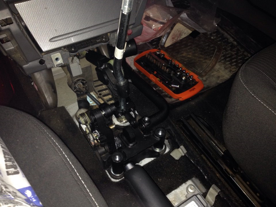 Блокиратор кпп — Ford Focus II Hatchback, 1,8 л., 2010 года ...