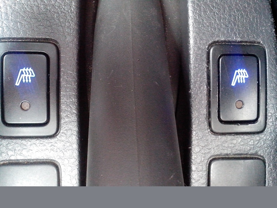 Замена кнопки обогрева. Raf 4 2023 кнопка обогрева сидений. Кнопка подогрева сидений рав 4. Toyota Hilux 8 кнопка обогрева сидений.