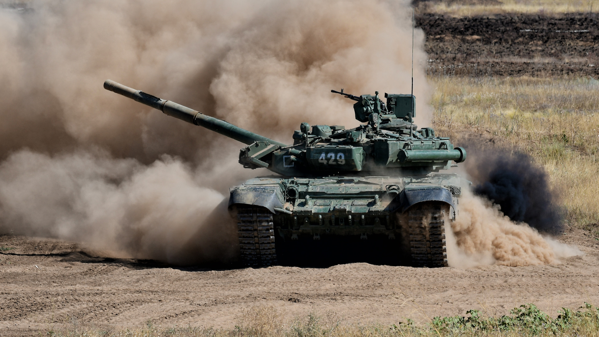 Танк т90 в бою