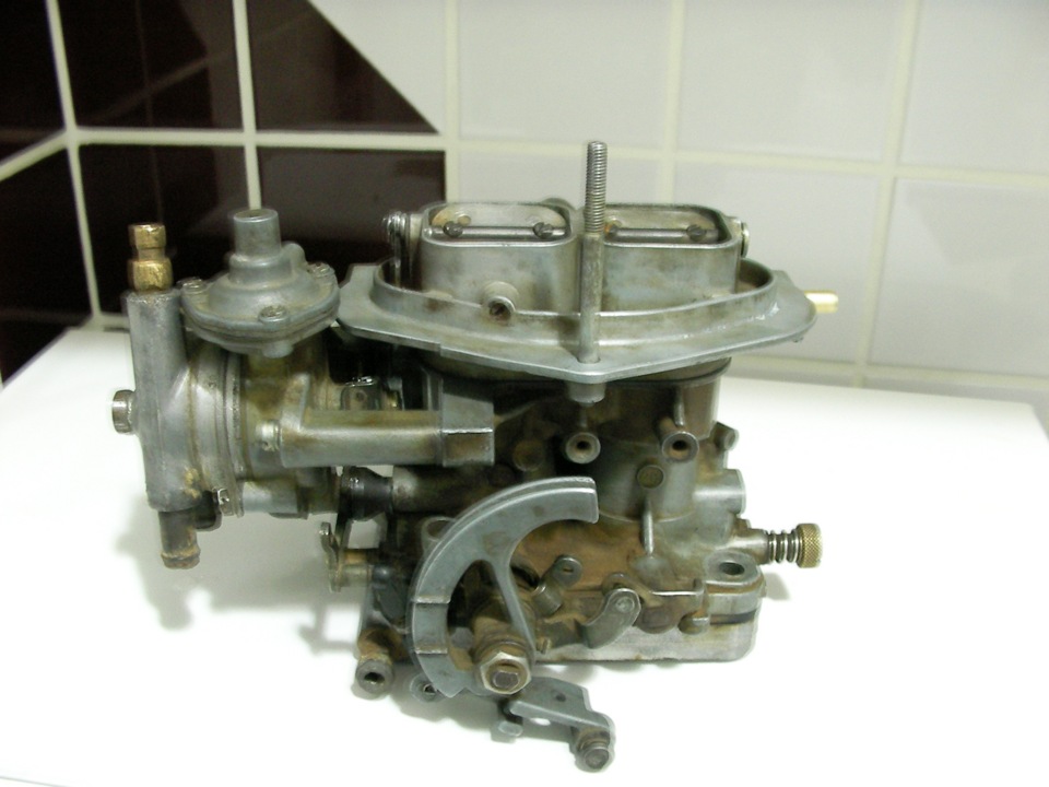 Какой карбюратор стоит на автомашине таврия. Карбюратор ваз 2109 солекс. Однокамерный карбюратор на уаз 469. Карбюратор нива 2121 1. Какой карбюратор стоит на.