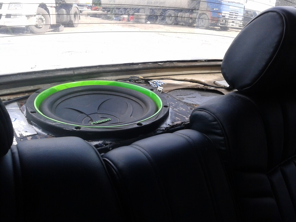 саб в полке — ГАЗ 31105, 2,3 л, 2006 года | автозвук | DRIVE2