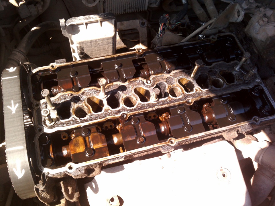 Снял крышку распревалов — оказалась даже не закручена! — Mitsubishi Galant (8G)