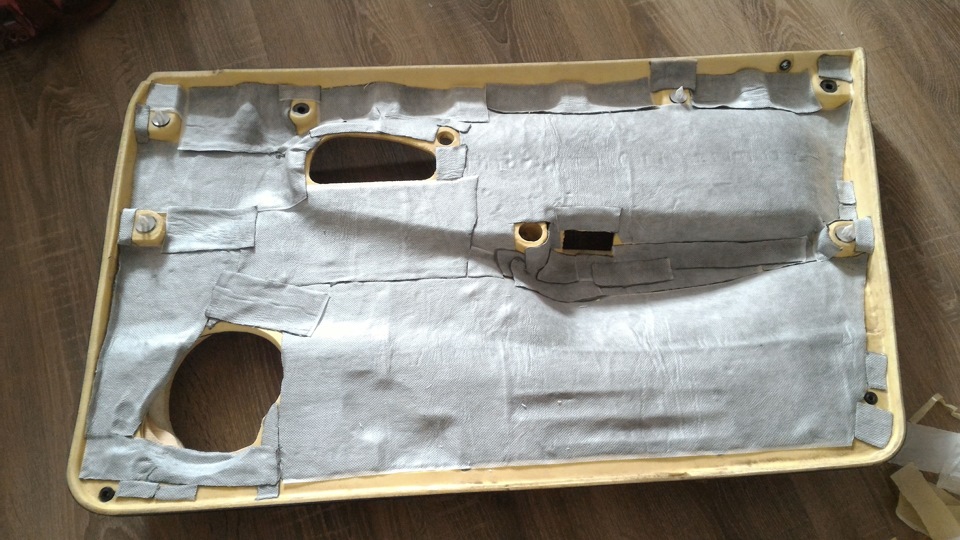 С обратной стороны залепил все герленом — Lada 2114