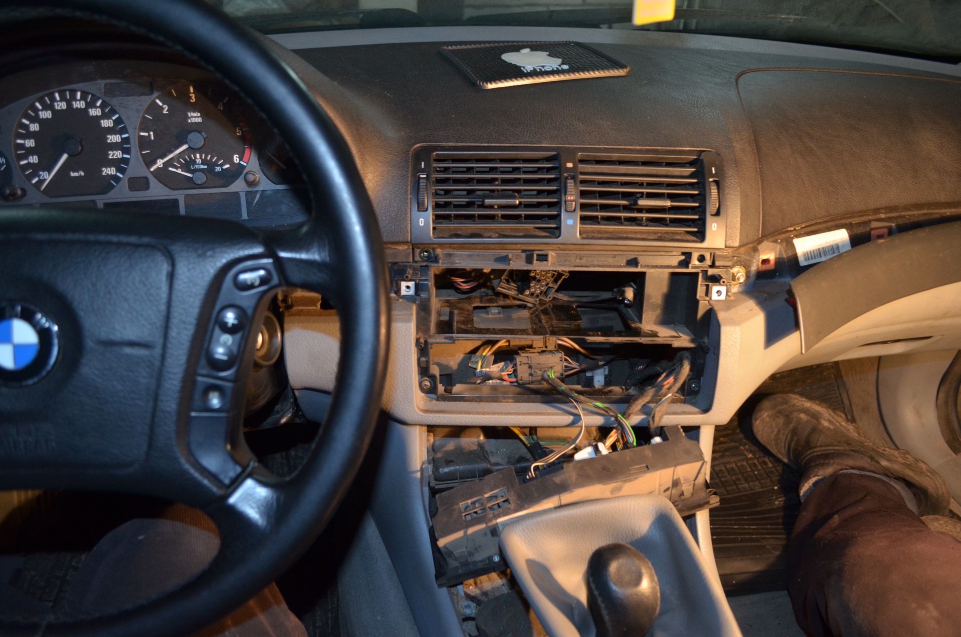 Снятие радиатора отопителя и моторчика печки на BMW320d ЧАСТЬ 2 ...