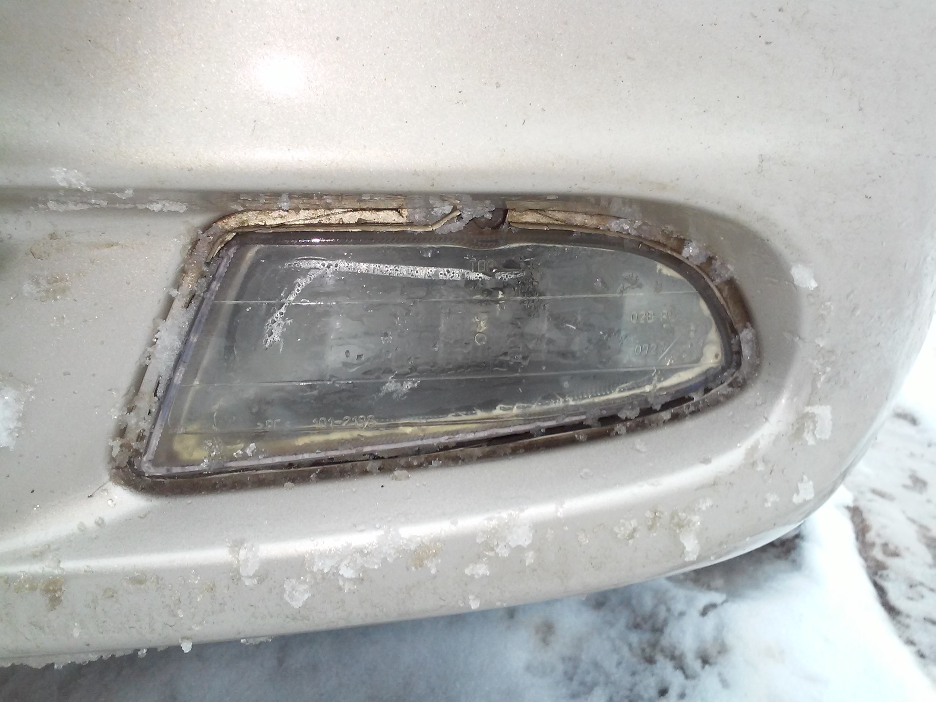 Запотела туманка. Противотуманки фольксваген поло седан 2012. Лед туманки акцент запотела. Птф в бампер калина 1. Запотела туманка.