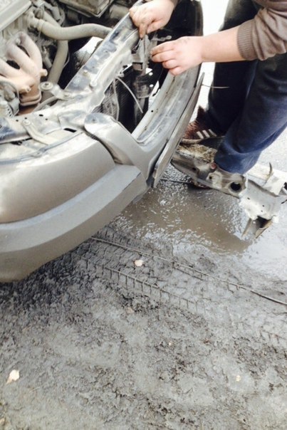 Порвался ремень ГРМ приезде небеда :) а тут еще вырвало нижнию часть ...