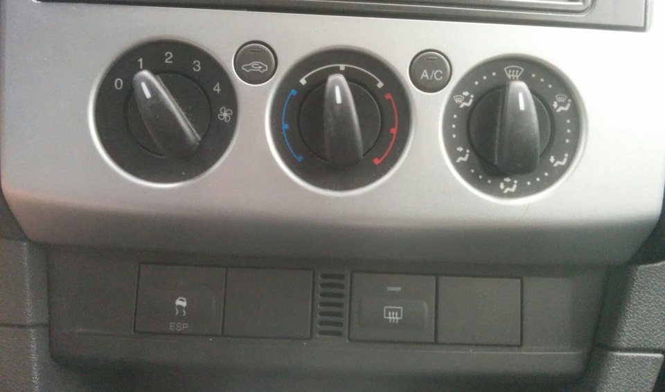 Крутилки кондиционера — Ford Focus Hatchback II, 1,8 л, 2006 года ...